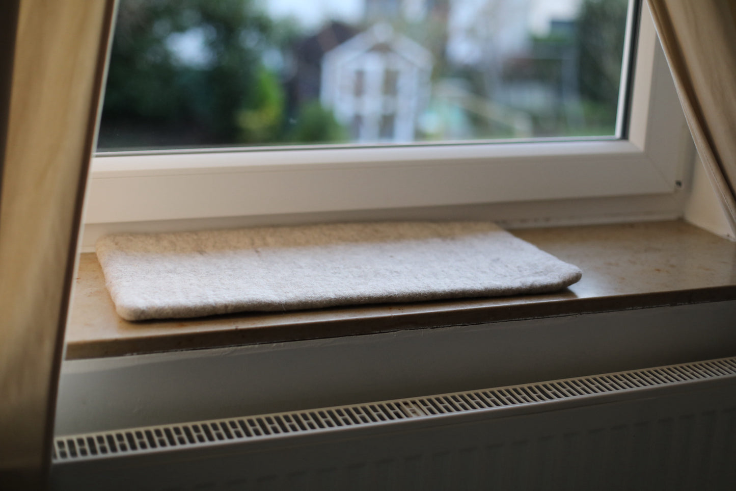 Fensterbank Auflage aus Schafwolle